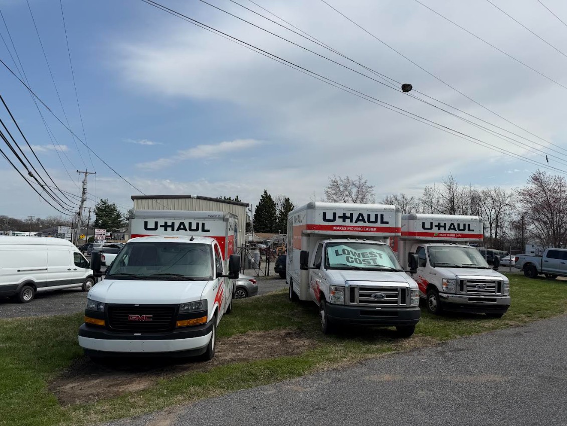 U-Haul moving trucks and trailers parked at the Middle River location